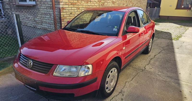 Volkswagen Passat cena 11700 przebieg: 180000, rok produkcji 1998 z Kępno małe 352